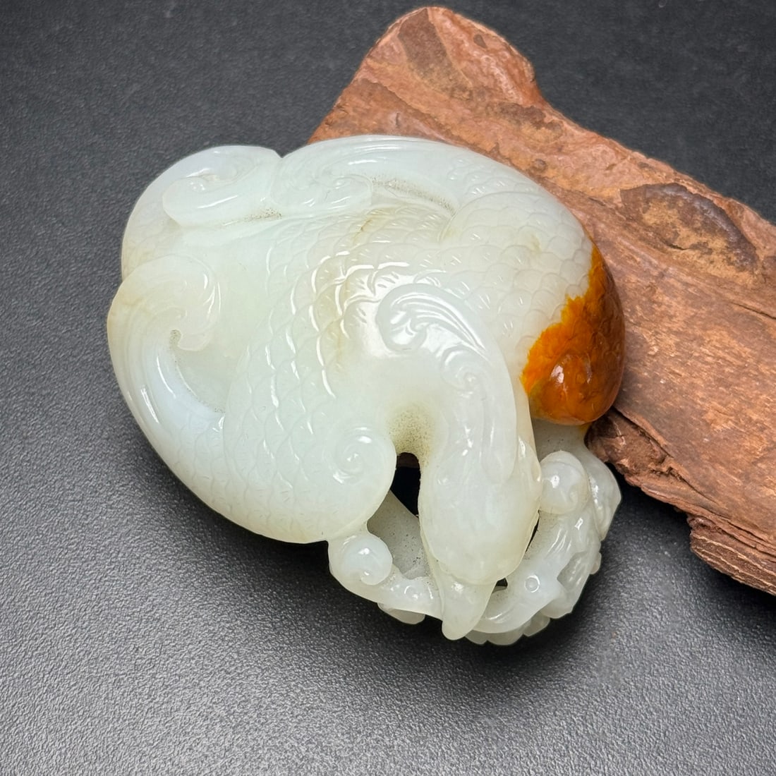 Hetian Jade Hand-Carved Bird Pendant: Title: Hetian Jade Hand-Carved Bird Pendant Origin: Chinese Date/Period: After2000 Materials: Hetian Jade Dimensions: 54x71x30(mm) 2.13x2.80x1.18(inches) Weight 0.28 lbs/126g Reserve: $799.00 Shipping