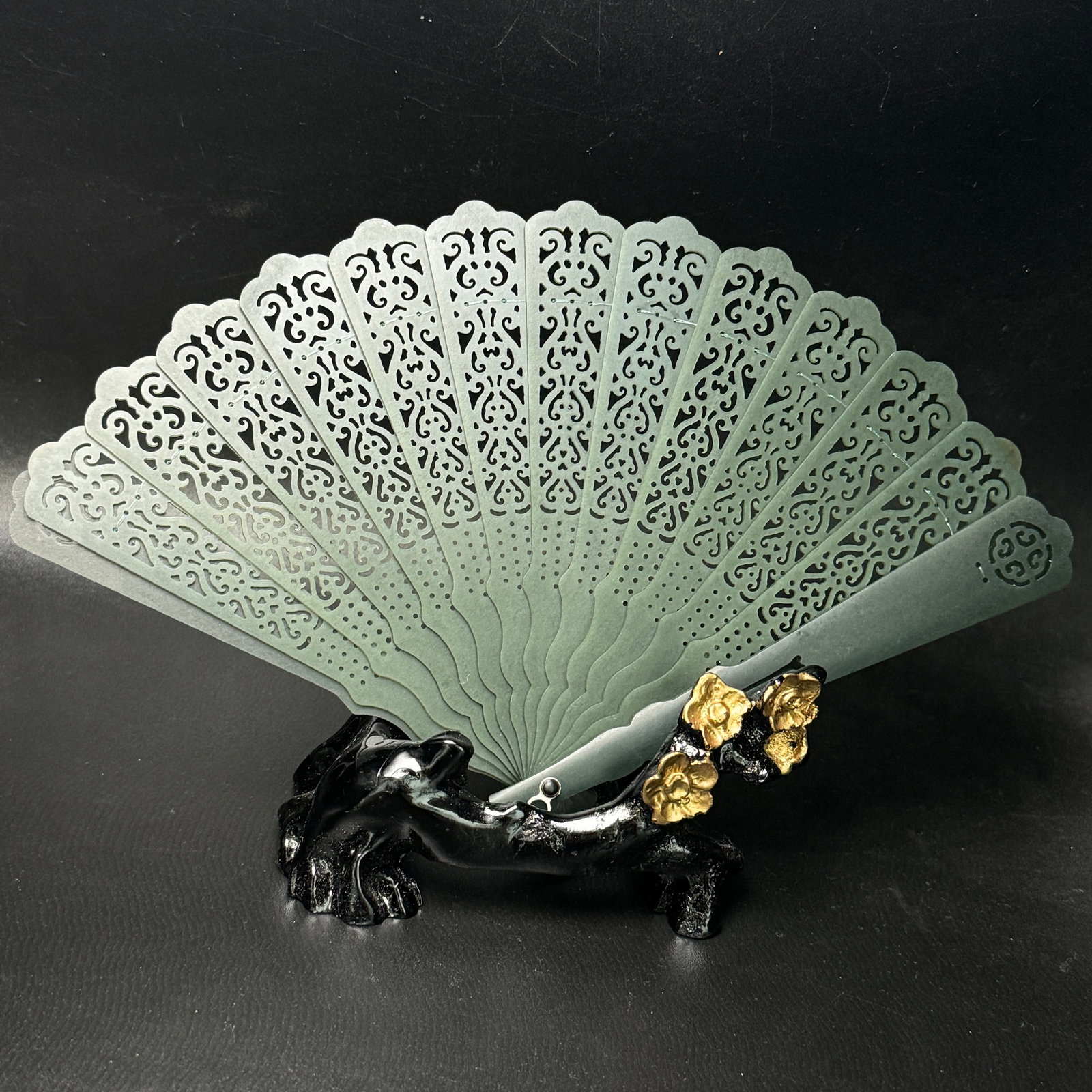 Openwork Hetian Jade Fan Statue (1 of 9)