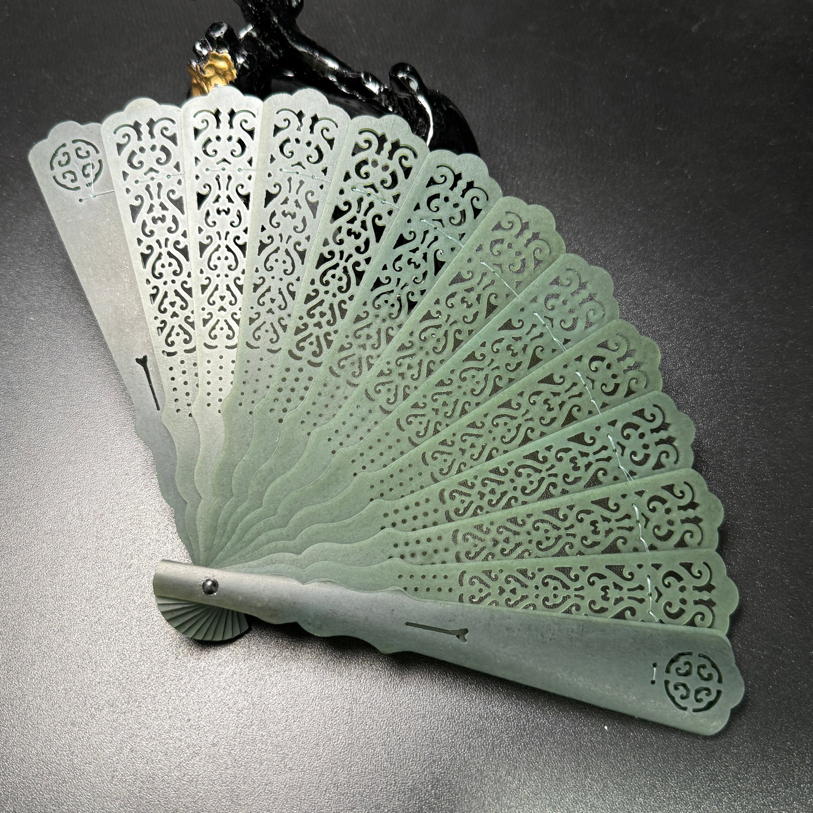 Openwork Hetian Jade Fan Statue - 3
