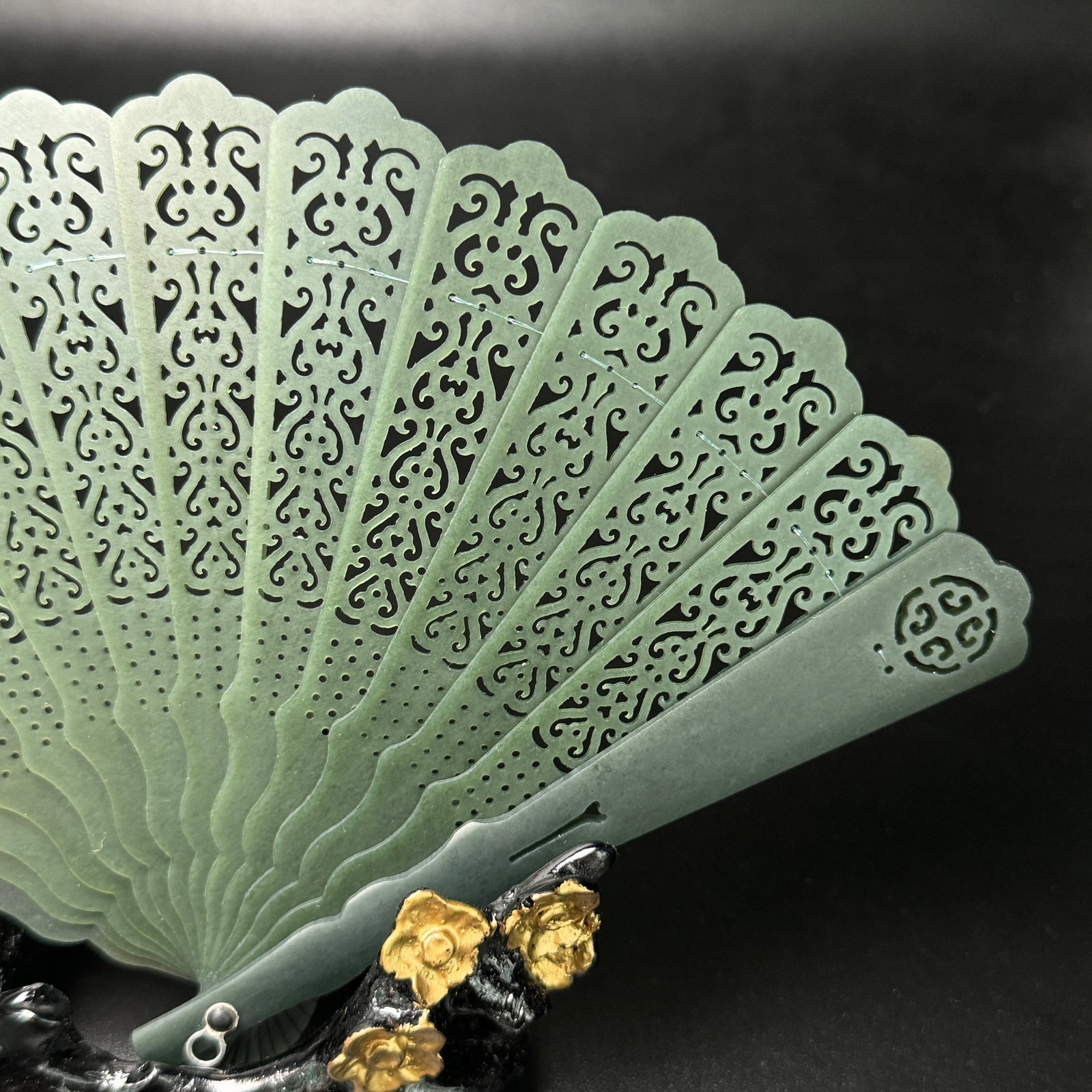 Openwork Hetian Jade Fan Statue - 4