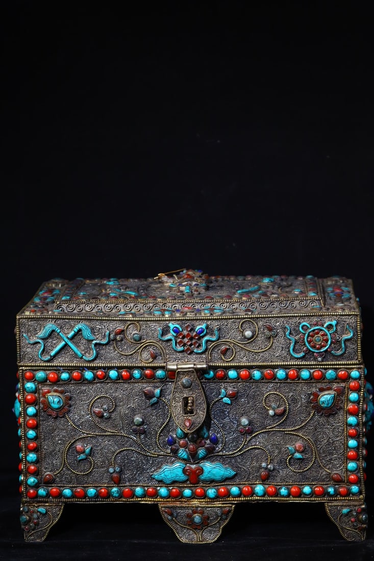 Tibetan Silver Wires,Lapis Lazuli,Turquoise Jewellery Box 5300 g: Title: Tibetan Silver Wires,Lapis Lazuli,Turquoise Jewellery Box 5300 g Origin: Date/Period: Materials: Silver Wires,Lapis Lazuli,Turquoise Dimensions: 210x310(mm) 8.27x12.20(inches) Weight 11.68 lbs/
