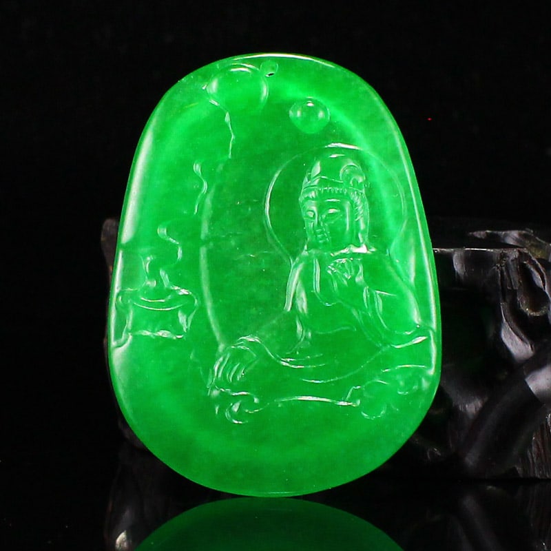 Green Jade Pendant - Kwan-yin (1 of 6)