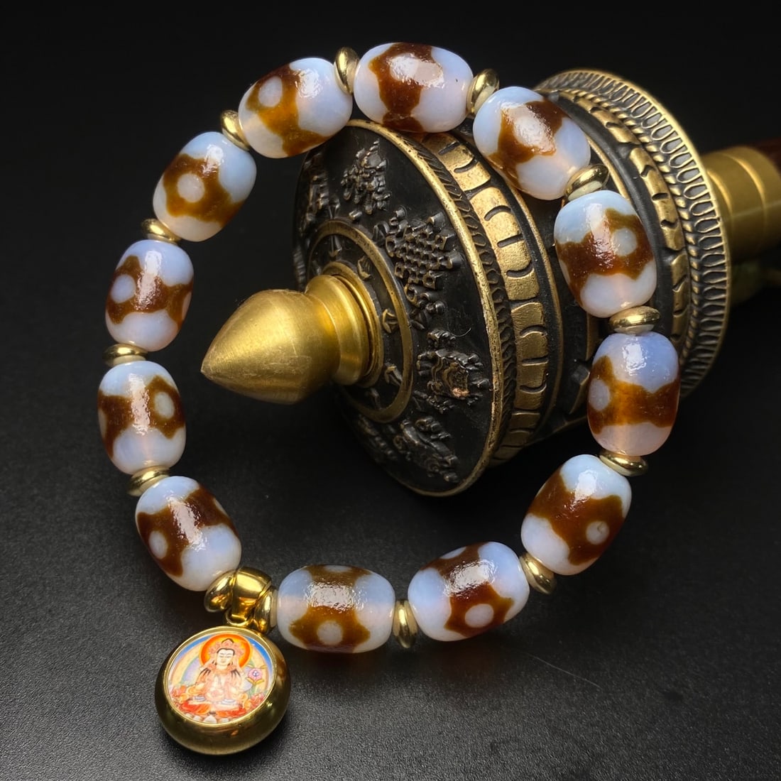 Tibetan Three Eyes DZI Agate Bracelet (1 of 8)