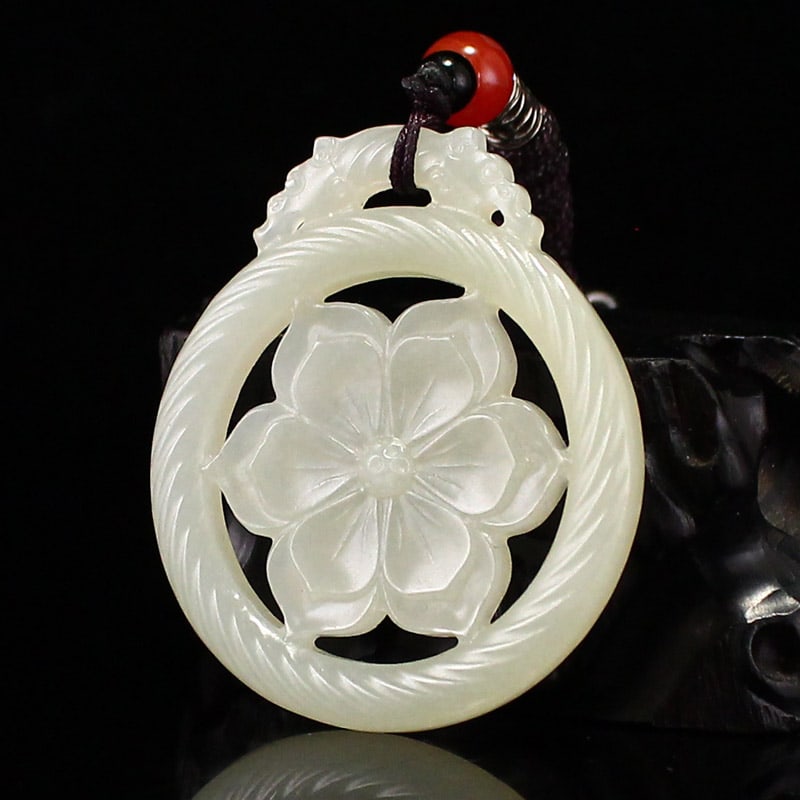 Hetian Jade Pendant - Flower: Title: Hetian Jade Pendant - Flower Origin: Chinese Date/Period: After2020 Materials: Hetian Jade Dimensions: 50x42x4(mm) 1.97x1.65x0.16(inches) Weight 0.04 lbs/17g Reserve: $128.00 