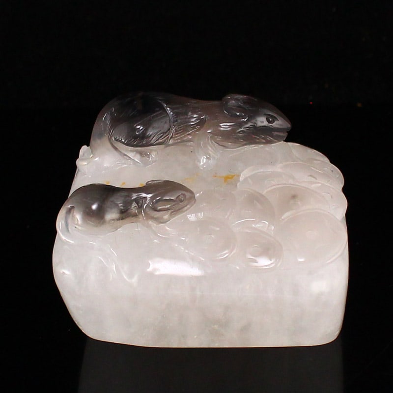 Agate Statue Fortune Mouse with Certificate: Title: Agate Statue Fortune Mouse with Certificate Origin: Chinese Date/Period: After2020 Materials: Agate Dimensions: 67x62x52(mm) 2.64x2.44x2.05(inches) Weight 0.83 lbs/374.47g Reserve: $149.00 