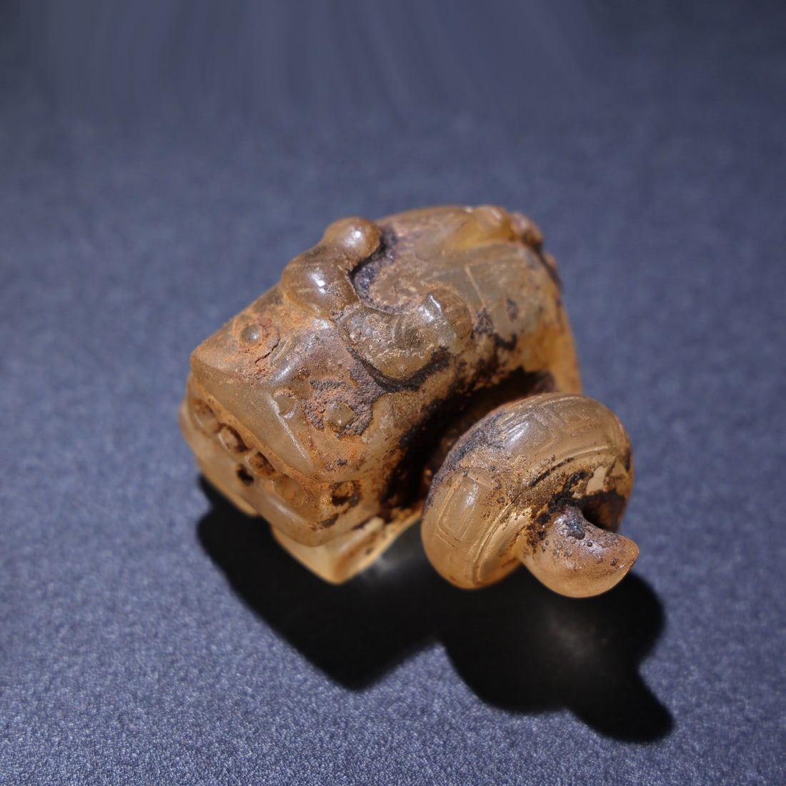 Vintage Crystal Statue - Dragon: Title: Vintage Crystal Statue - Dragon Origin: Chinese Date/Period: After1880 Materials: Crystal Dimensions: 52x58x38(mm) 2.05x2.28x1.50(inches) Weight 0.28 lbs/129g Reserve: $499.00 