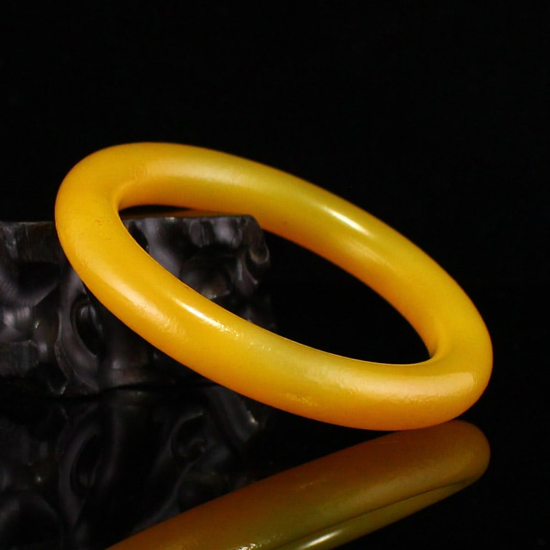 Inside Diameter 58mm Yellow Agate Bracelet: Title: Inside Diameter 58mm Yellow Agate Bracelet Origin: Chinese Date/Period: After2020 Materials: Yellow Agate Dimensions: 58x10(mm) 2.28x0.39(inches) Weight 0.11 lbs/49g Reserve: $99.00 