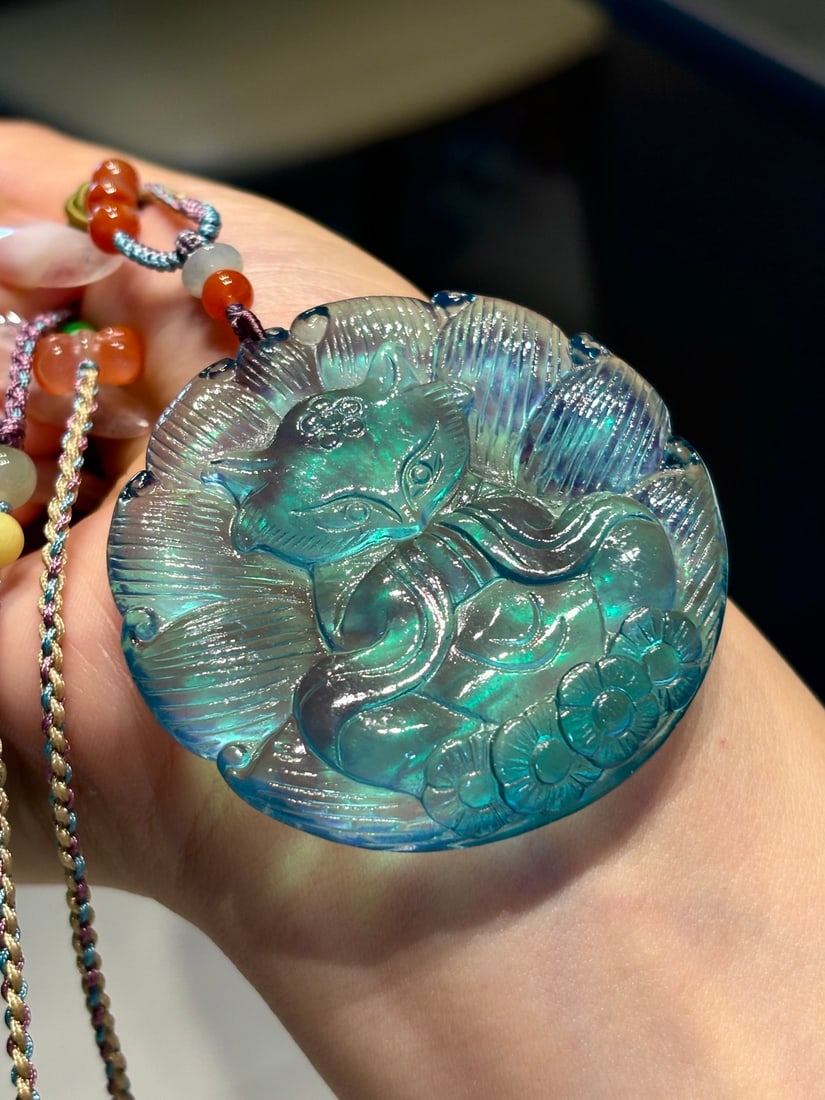 Natural Aquamarine Hand-Carved Fox Pendant: Title: Natural Aquamarine Hand-Carved Fox Pendant Origin: Chinese Date/Period: After2025 Materials: Aquamarine Dimensions: 53x9.3(mm) 2.09x0.37(inches) Weight 0.10 lbs/45.8g Reserve: $799.00 