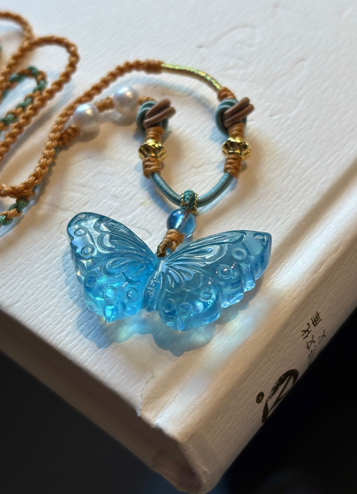 Natural Aquamarine Pendant - Butterfly: Title: Natural Aquamarine Pendant - Butterfly Origin: Chinese Date/Period: After2020 Materials: Aquamarine Dimensions: 33x20(mm) 1.30x0.79(inches) Weight 0.02 lbs/9.8g Reserve: $199.00 