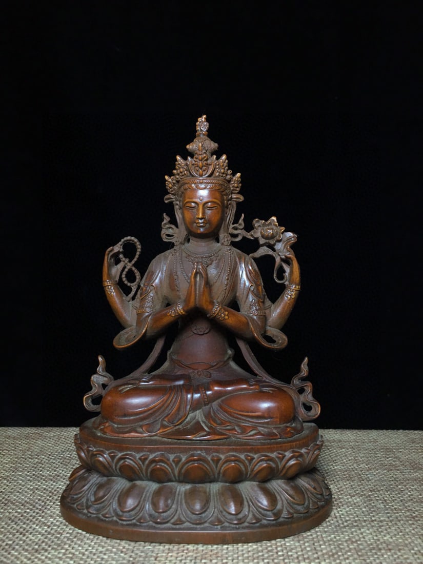 Boxwood Wood Statue - Kwan-yin: Title: Boxwood Wood Statue - Kwan-yin Origin: Chinese Date/Period: After1900 Materials: Boxwood Wood Dimensions: 155x80(mm) 6.10x3.15(inches) Weight 0.40 lbs/180g Reserve: $299.00 