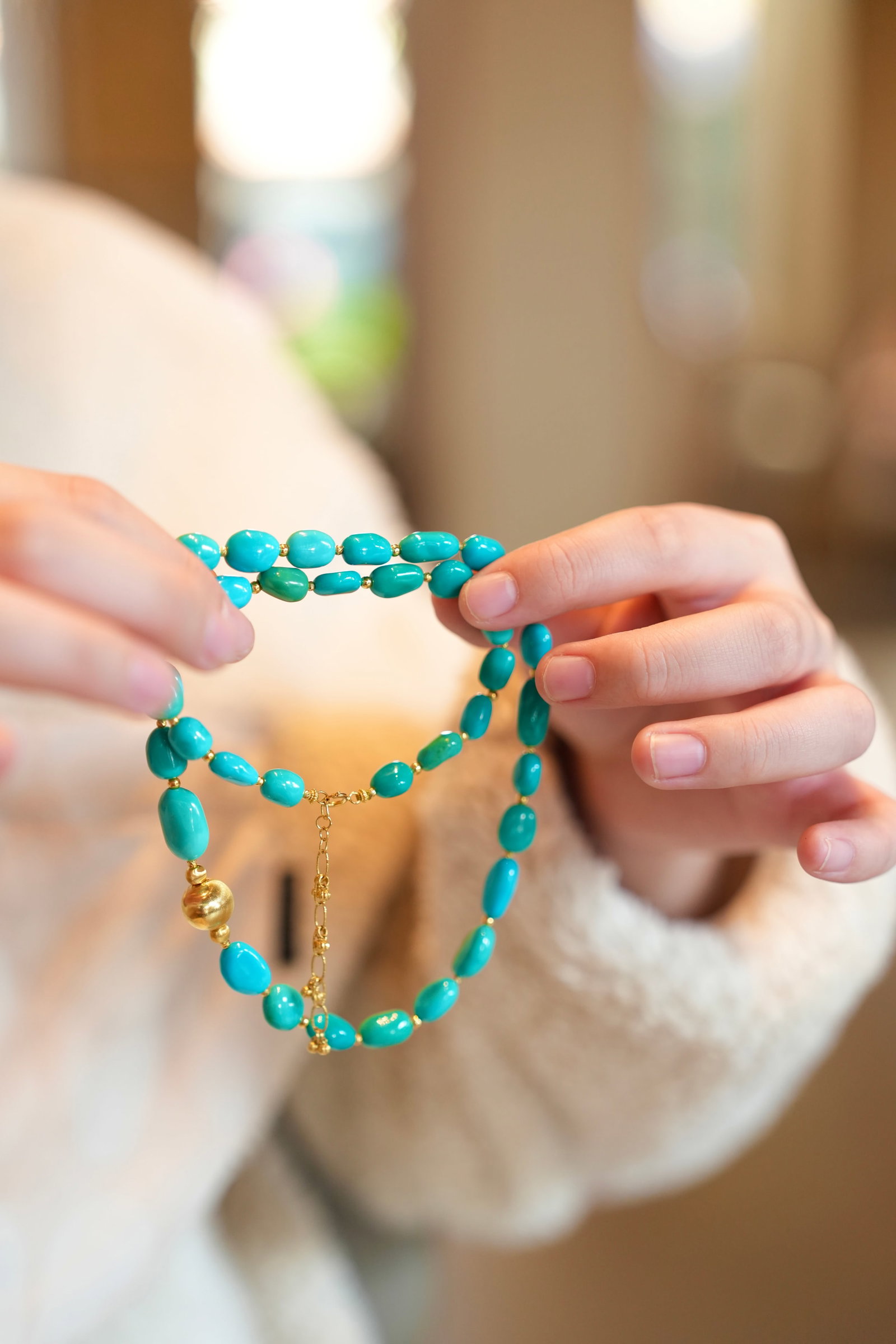 18K Gold & Natural Turquoise Beads Necklace with Certificate: Title: 18K Gold & Natural Turquoise Beads Necklace with Certificate Origin: Chinese Date/Period: After2025 Materials: Turquoise,18K Gold Dimensions: 7-10(mm) 0.28-0.39(inches) Reserve: $2,999.00 