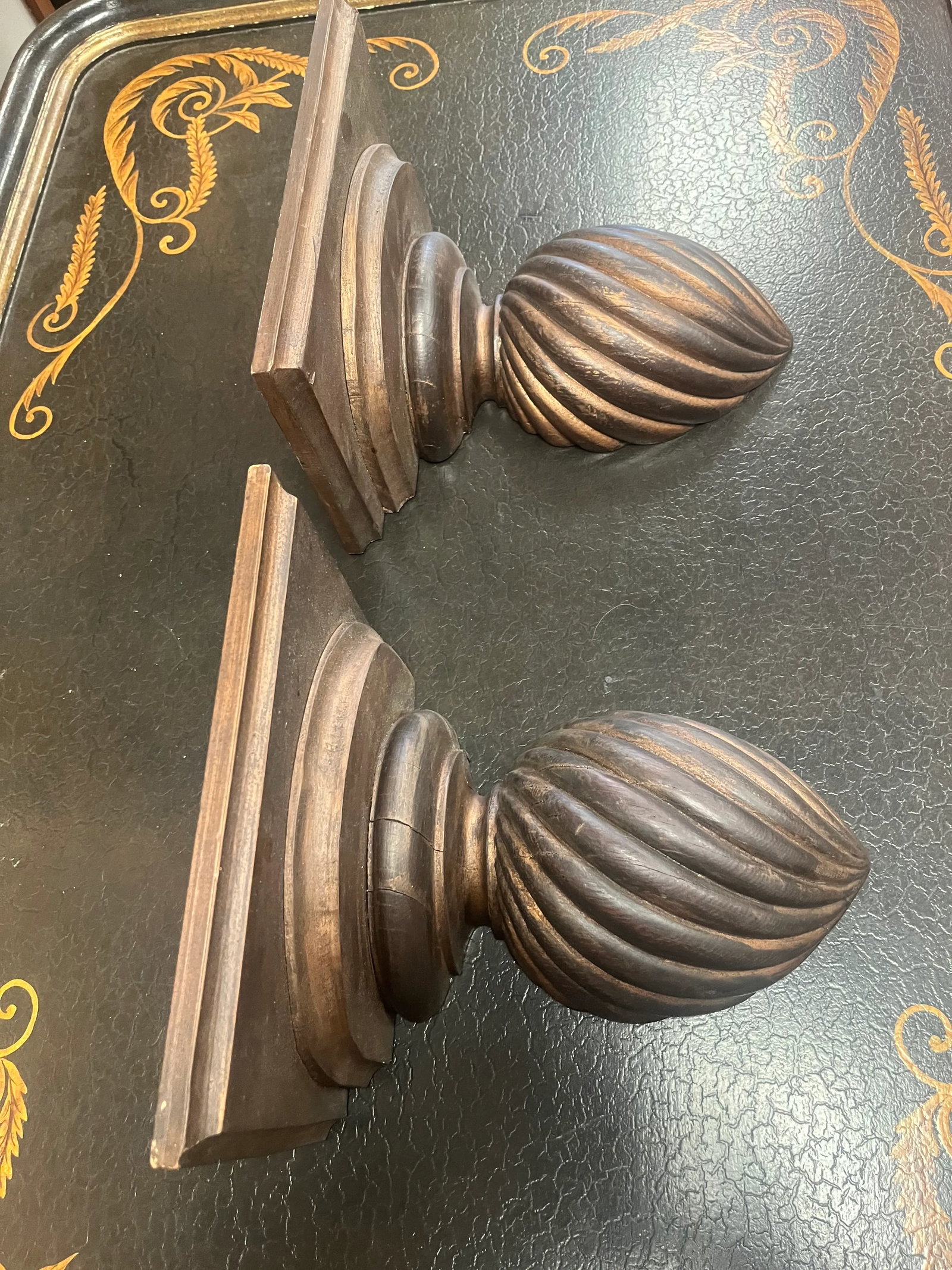 A Pair of Corbel Shaped 19th Century Oak Wall Brackets Acorn Finial Shelves - 6