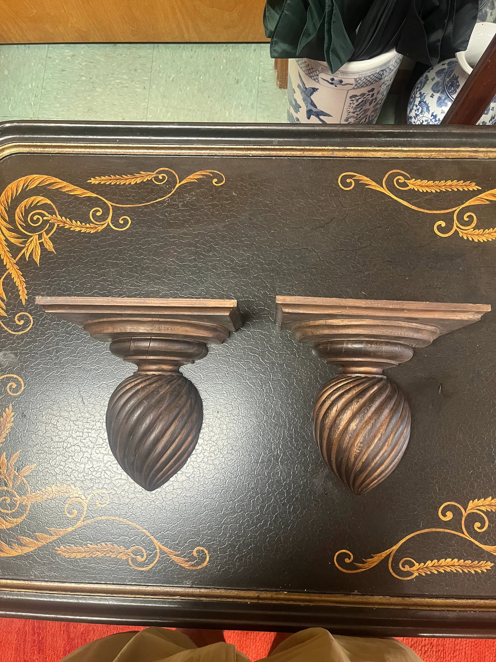 A Pair of Corbel Shaped 19th Century Oak Wall Brackets Acorn Finial Shelves - 7