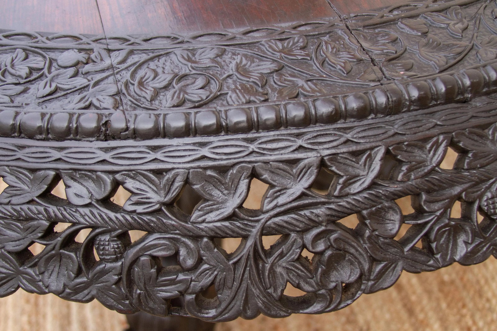 Exceptional Anglo Indian Round Table - 7