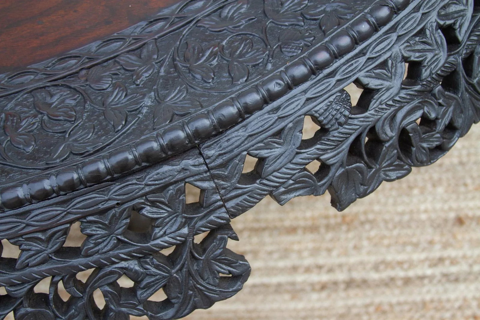 Exceptional Anglo Indian Round Table - 8