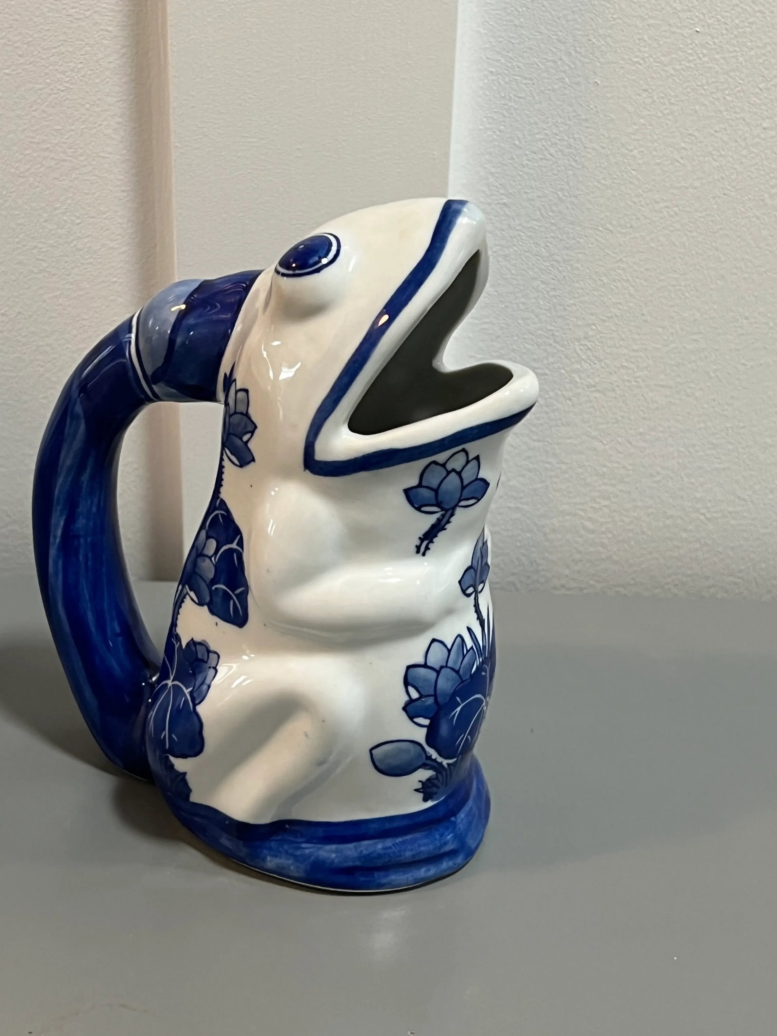 Blue & White Chinoiserie Frog Pitcher - 4