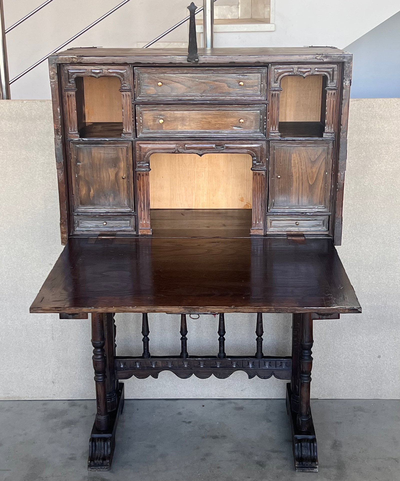17th Spanish Walnut Cabinet on Stand, Desk, Original "˜BargueÃ±o' - 4