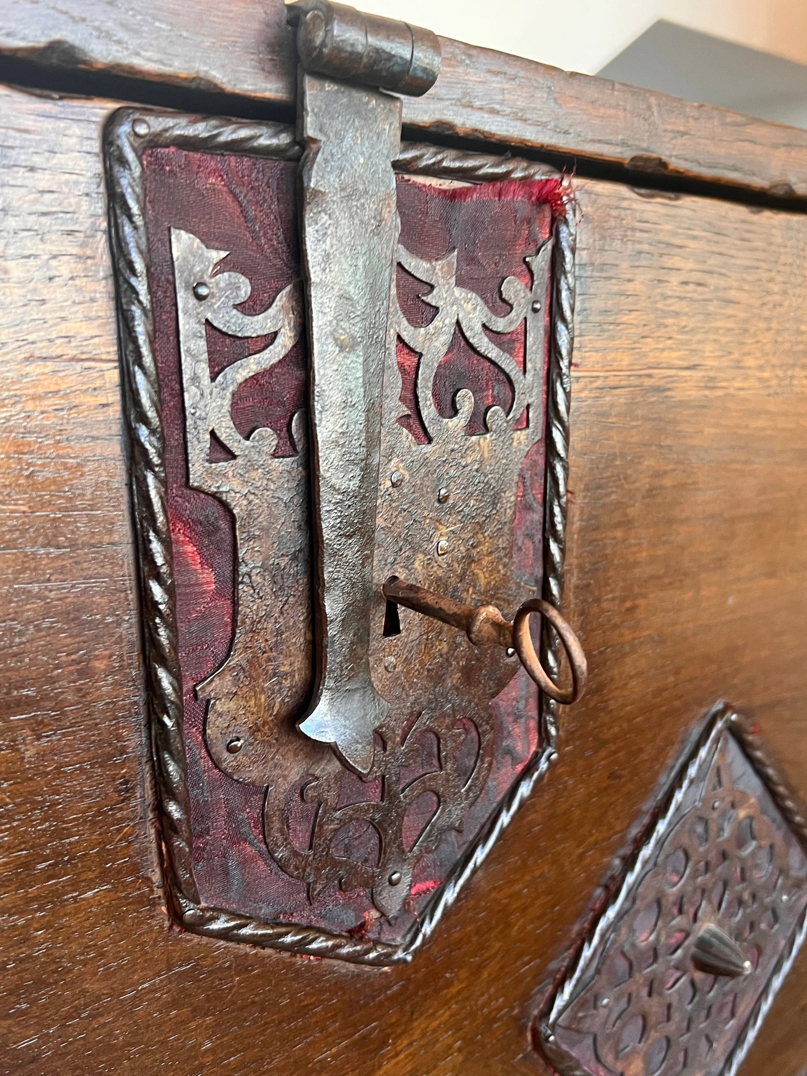17th Spanish Walnut Cabinet on Stand, Desk, Original "˜BargueÃ±o' - 9
