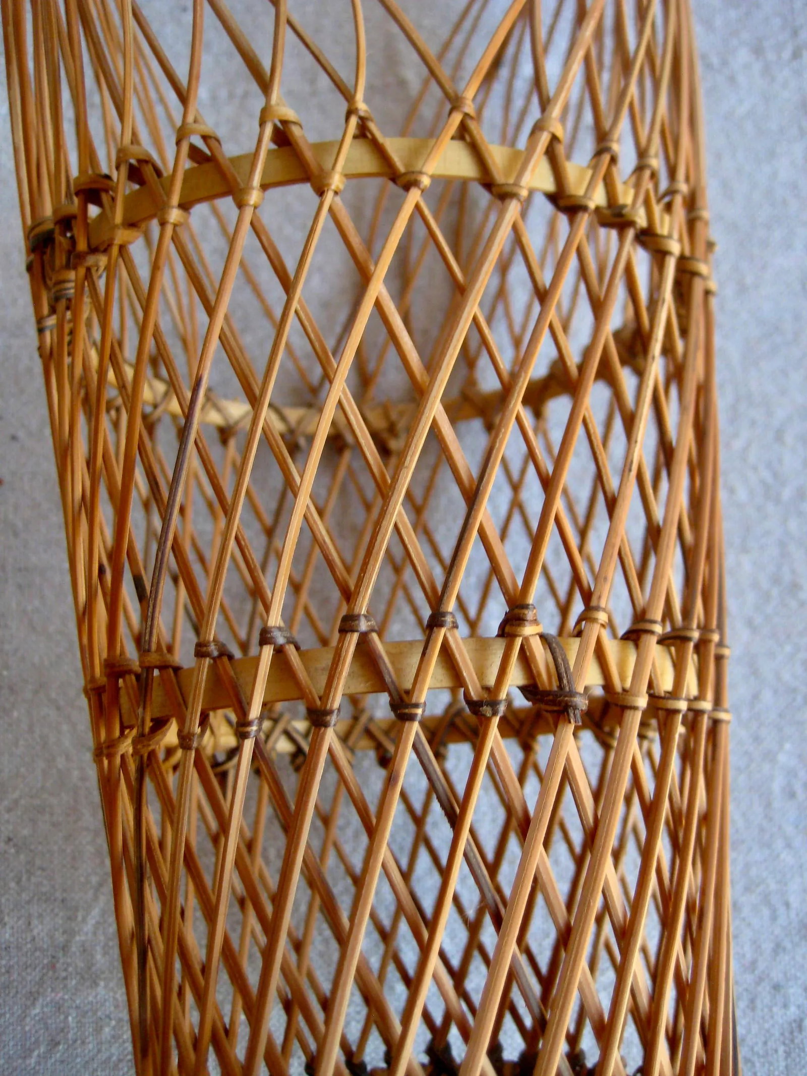 1960s Mid Century Modern Wicker Wine Bottle Carrier - 8