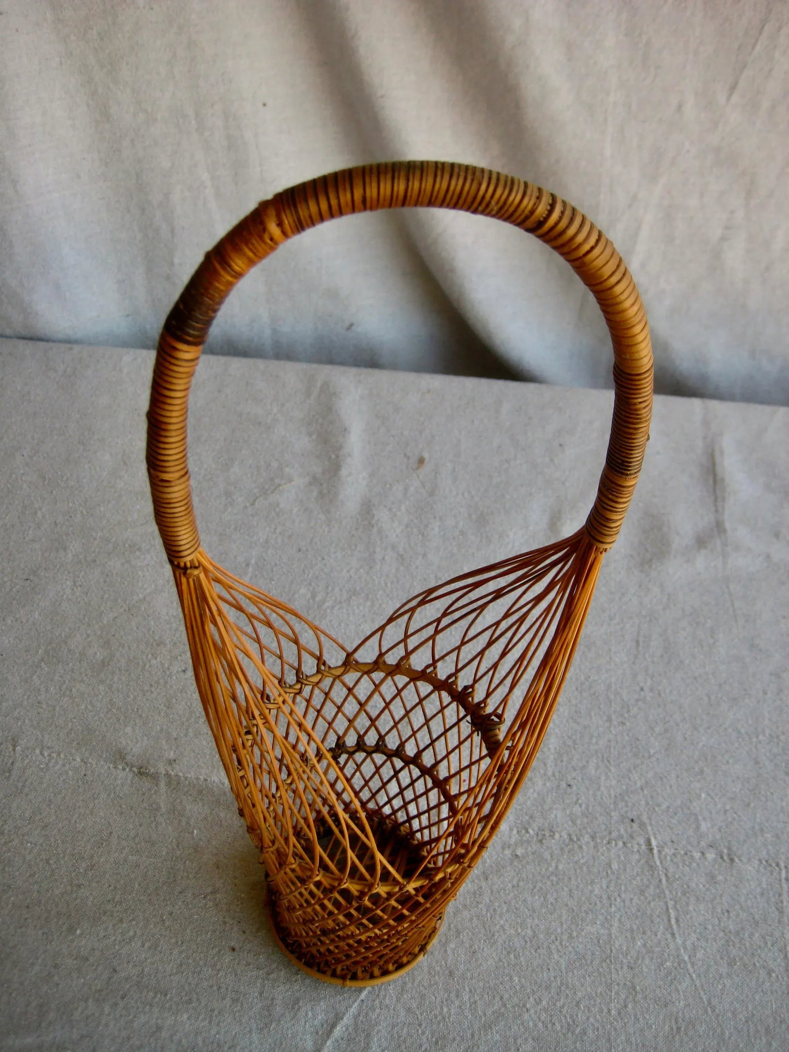 1960s Mid Century Modern Wicker Wine Bottle Carrier - 9