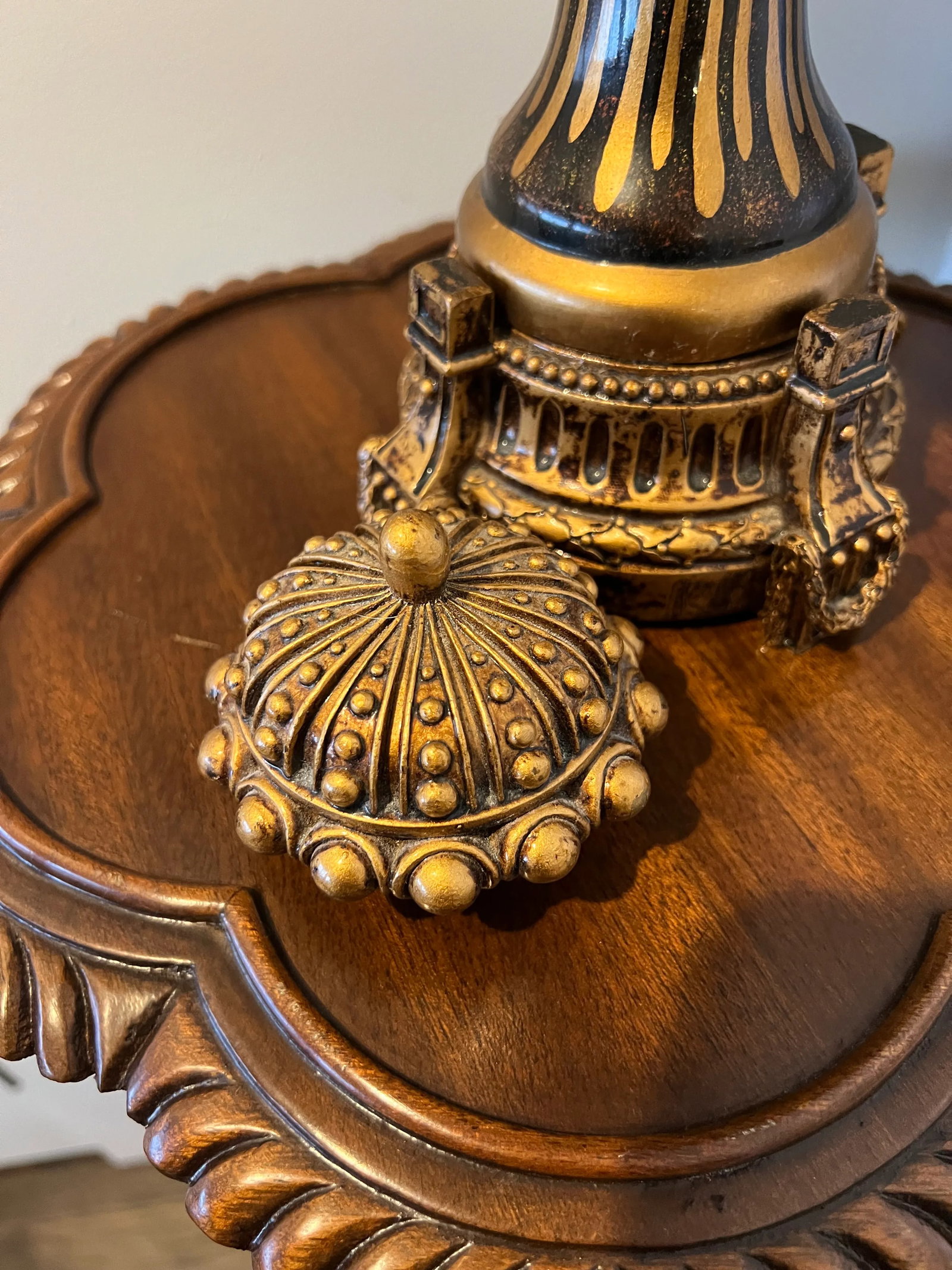 Classic Style Porcelain Urn - 7