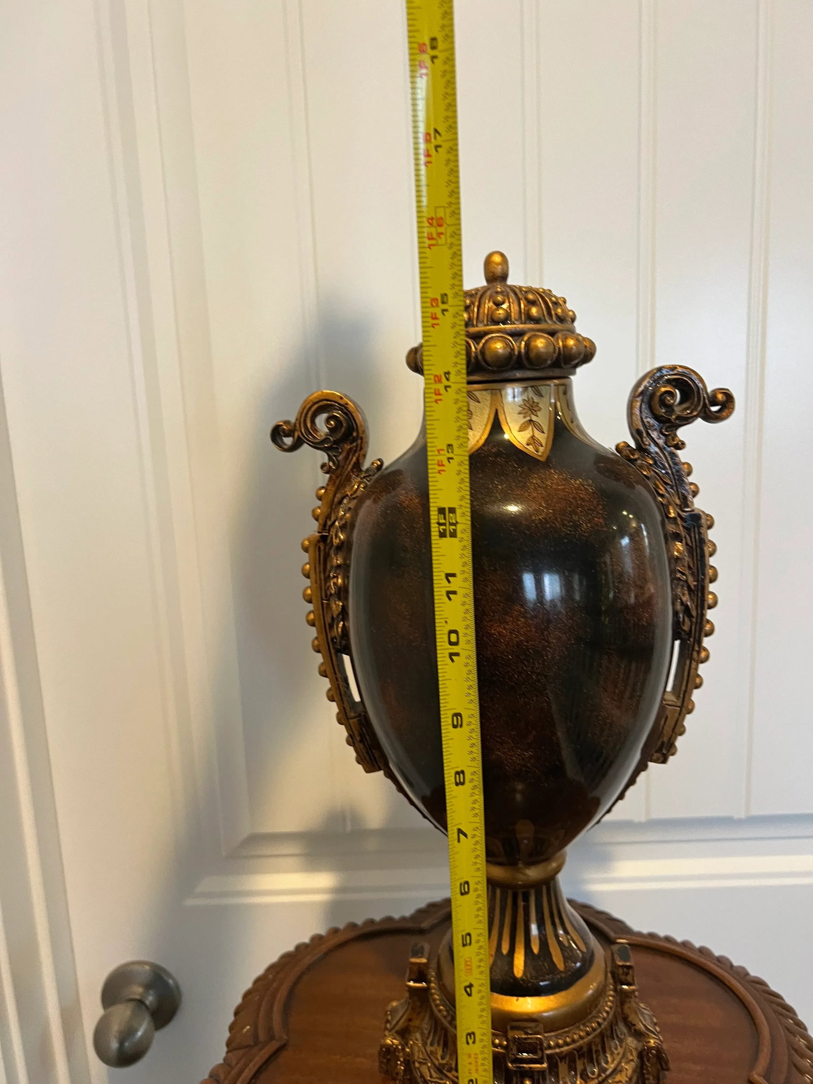 Classic Style Porcelain Urn - 8