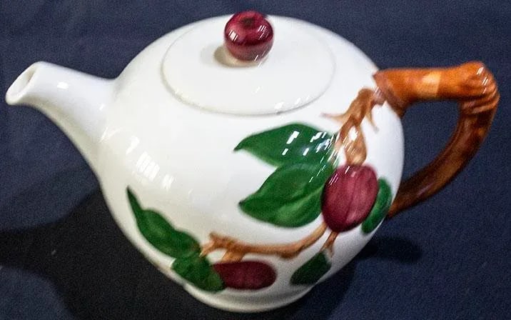 1960s Franciscan Apple Pattern Tea Pot - 2
