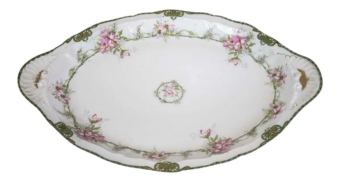 Theodore Haviland Limoges Platter - Schleiger 1067a: Theodore Haviland Limoges porcelain platter made in France. The pattern is Schleiger 1067A by Haviland. Exceptionally beautiful piece of vintage French porcelain in great condition. Measures: 16