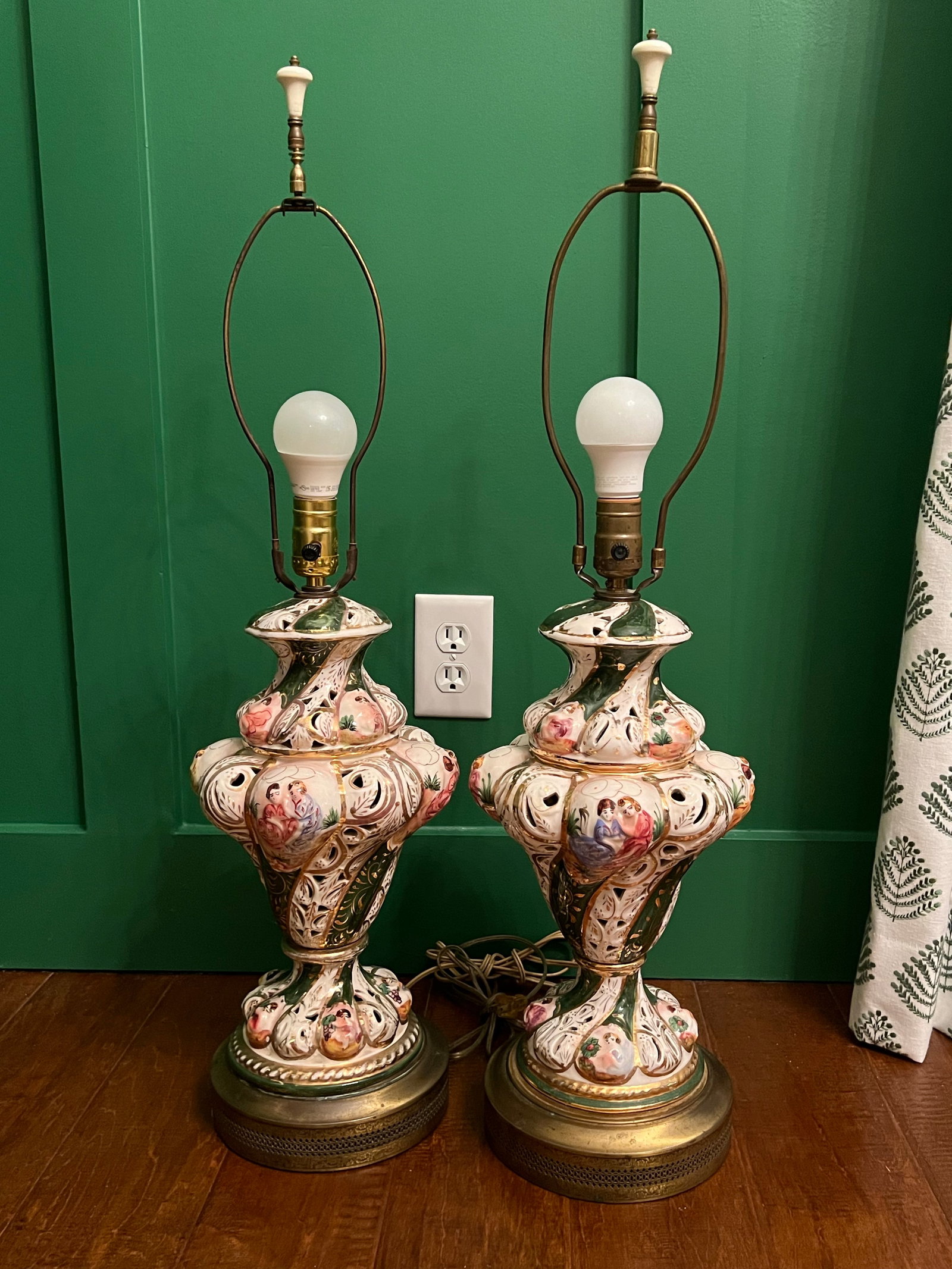 Mid 20th Century Capodimonte Lamps a Pair - 7
