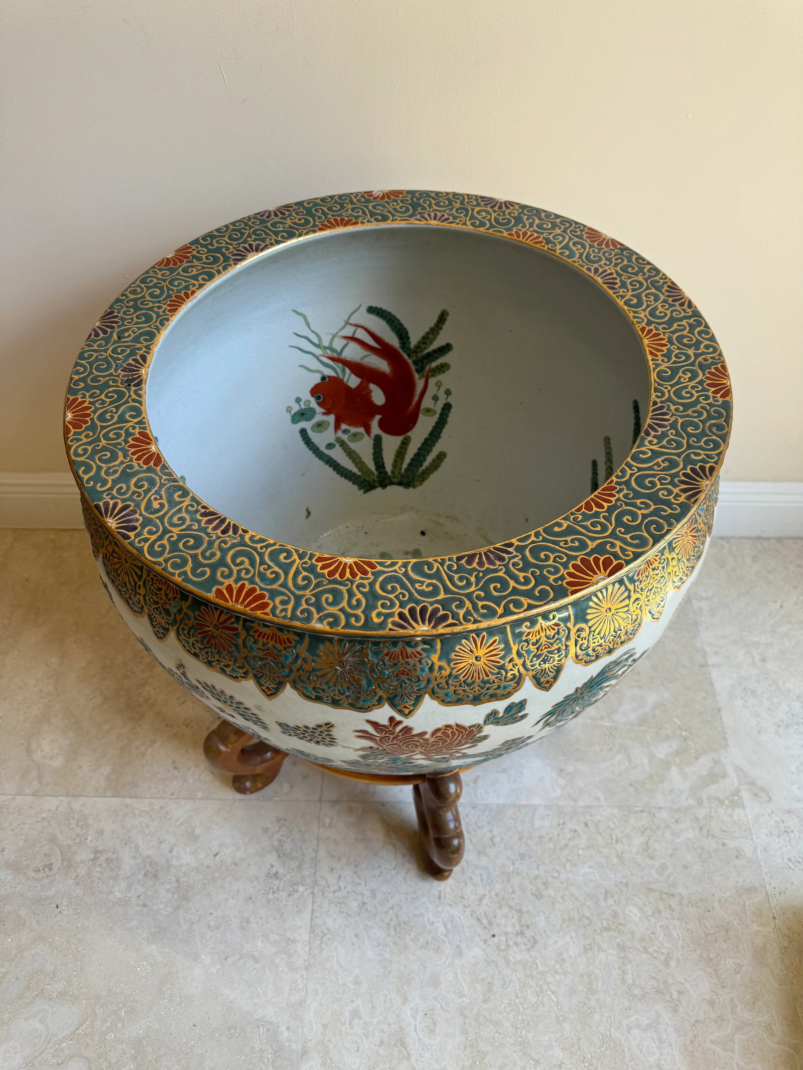 1980s Large Vintage Ceramic Chinese Fish Bowl/Jardiniere Planter With a Coral and Flower Motif, Stan - 3