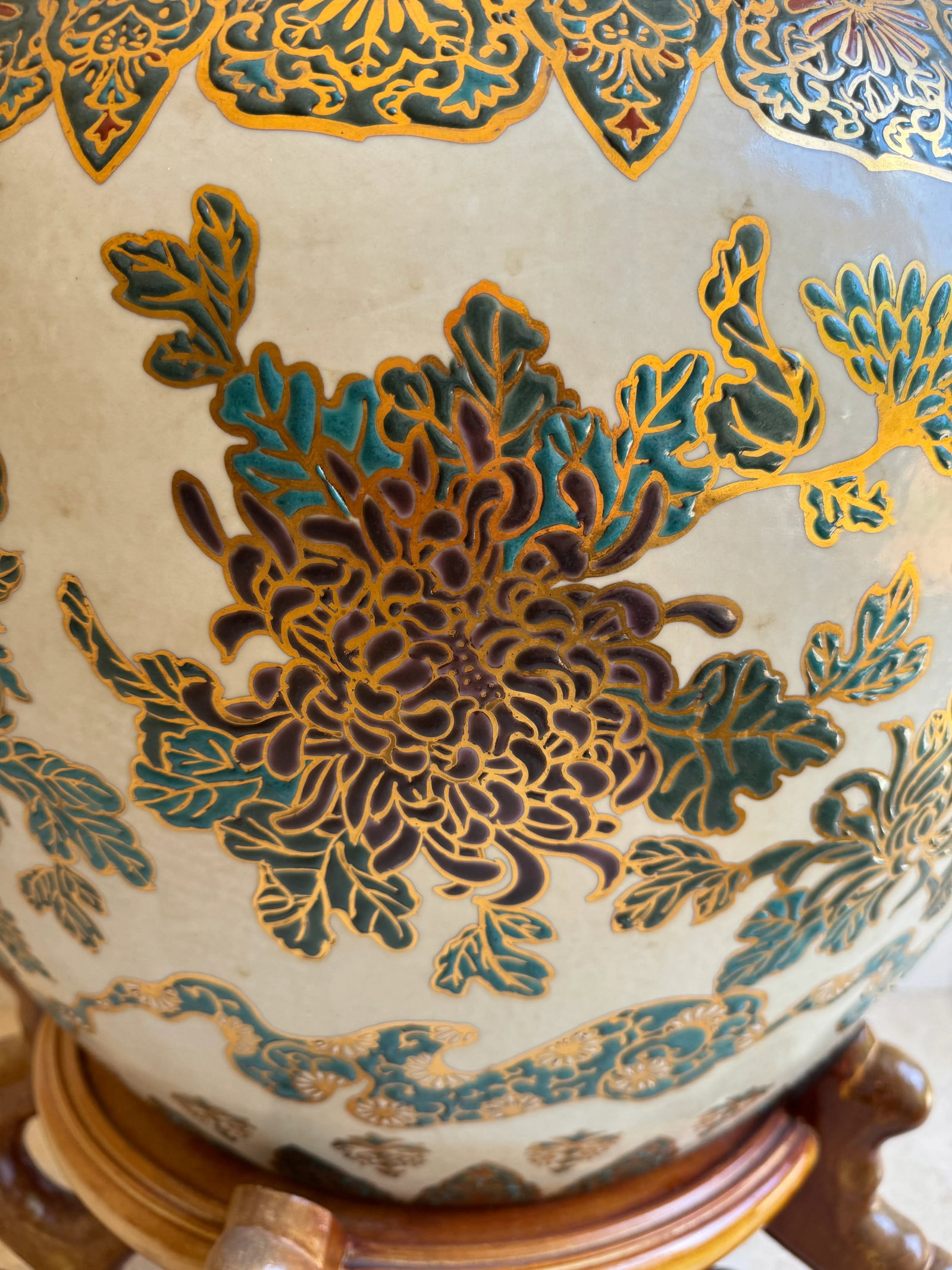 1980s Large Vintage Ceramic Chinese Fish Bowl/Jardiniere Planter With a Coral and Flower Motif, Stan - 5