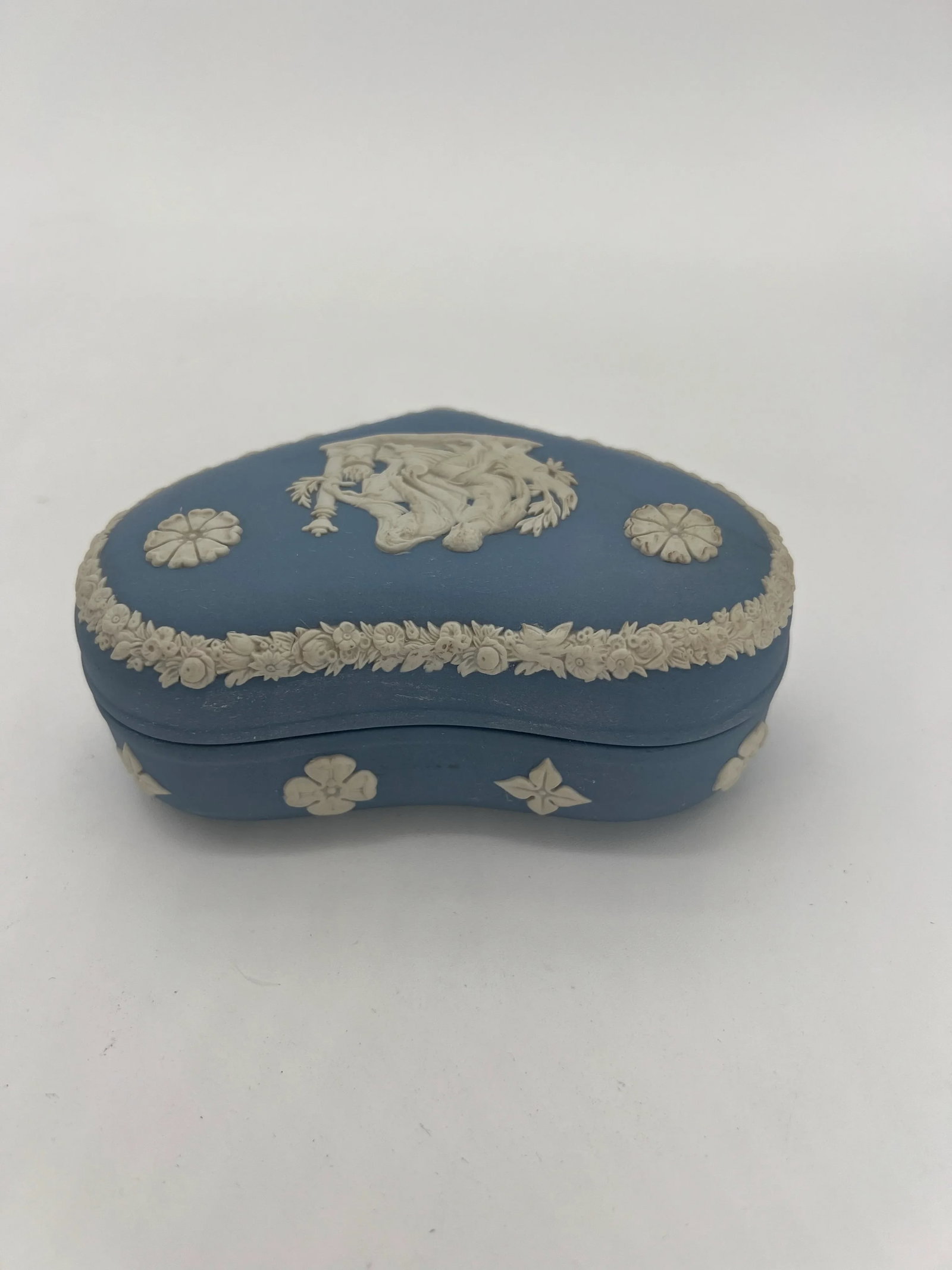 Vintage Wedgewood Jasperware Blue Heart Shaped Box - 5