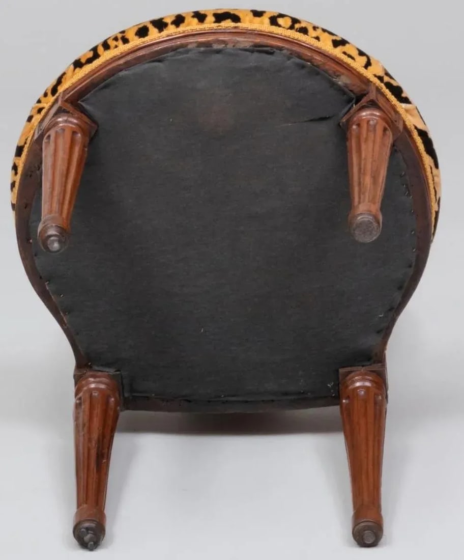 Late 18th Century Louis XVI Leopard Upholstered in Mahogany With Balloon Back Chair in the Style of - 8
