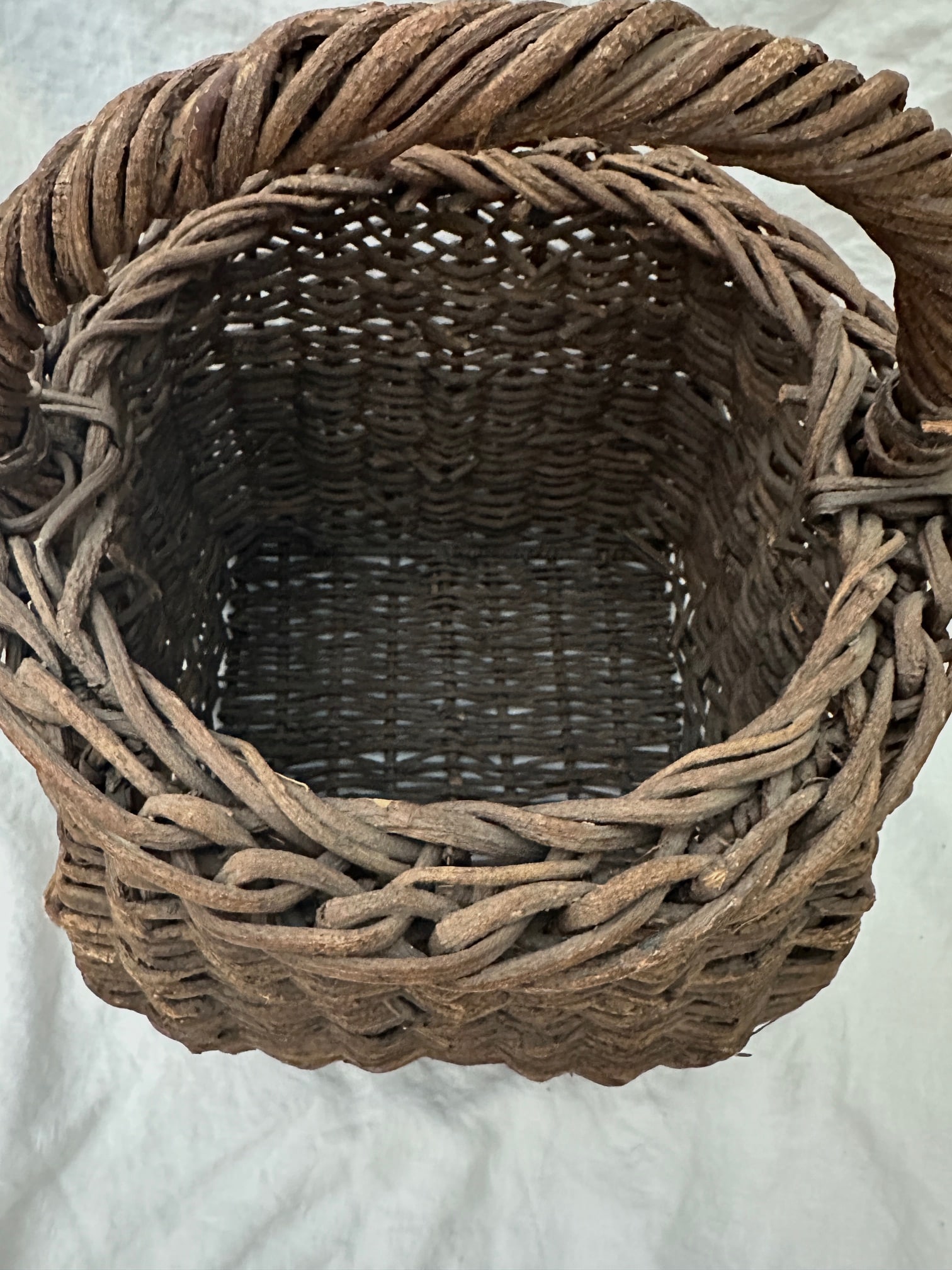 Vintage Grapevine Gathering Basket - 3