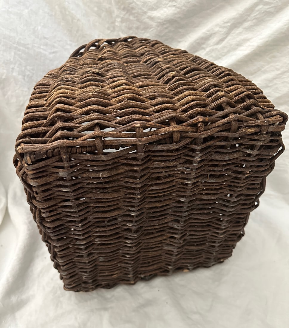 Vintage Grapevine Gathering Basket - 4