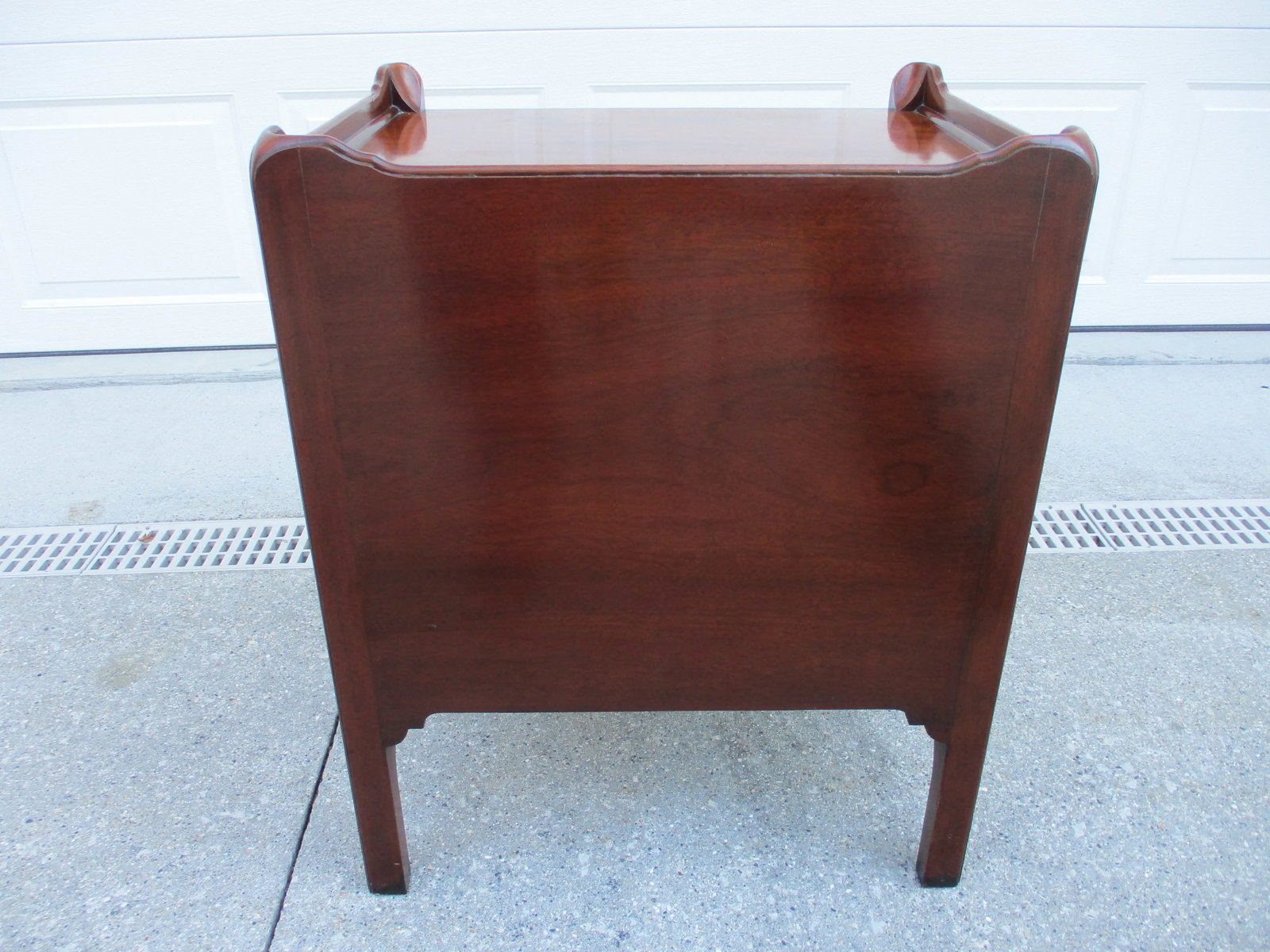 Georgian Mahogany Bedside Table or Nightstand - 4