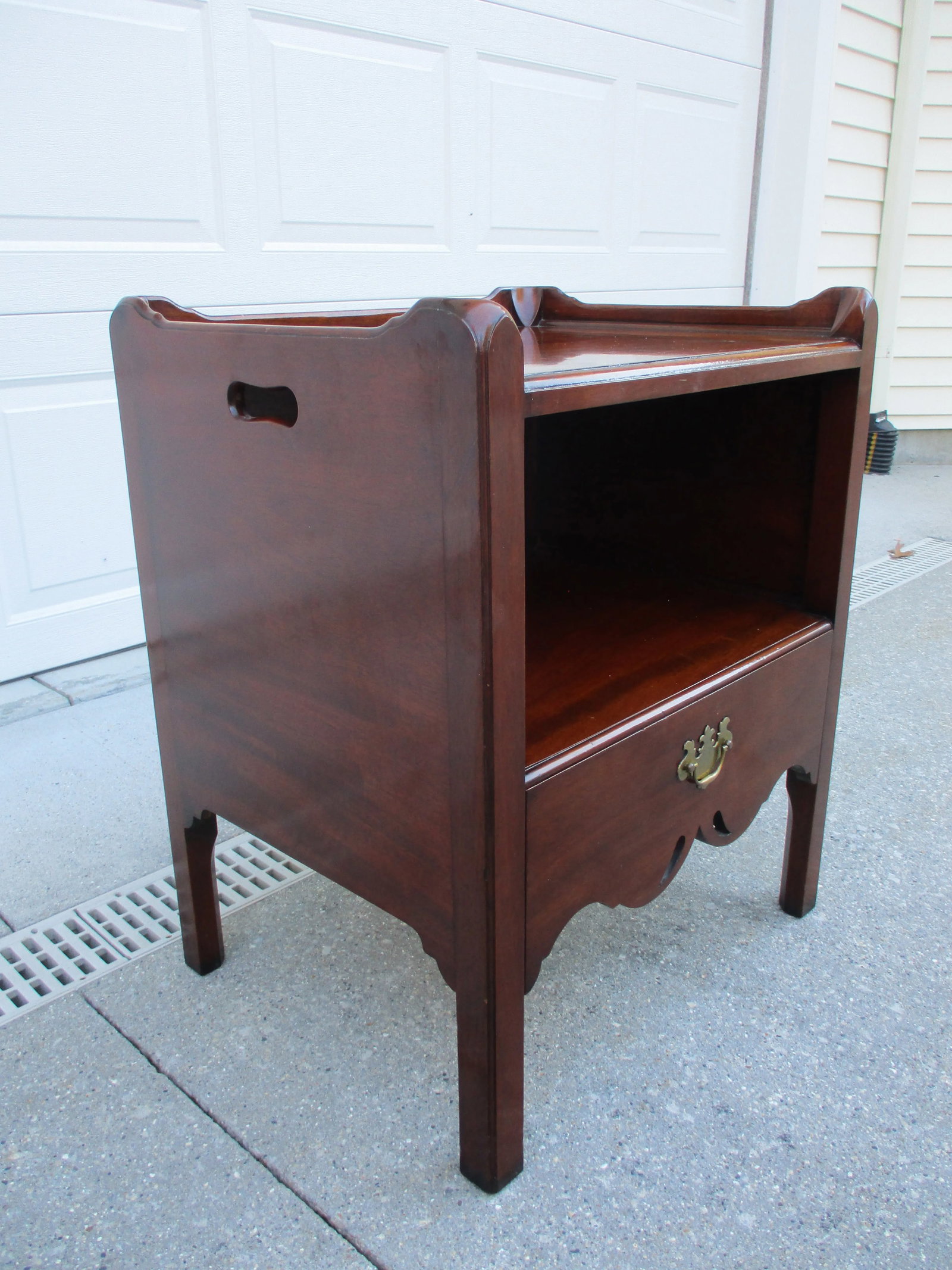 Georgian Mahogany Bedside Table or Nightstand - 5