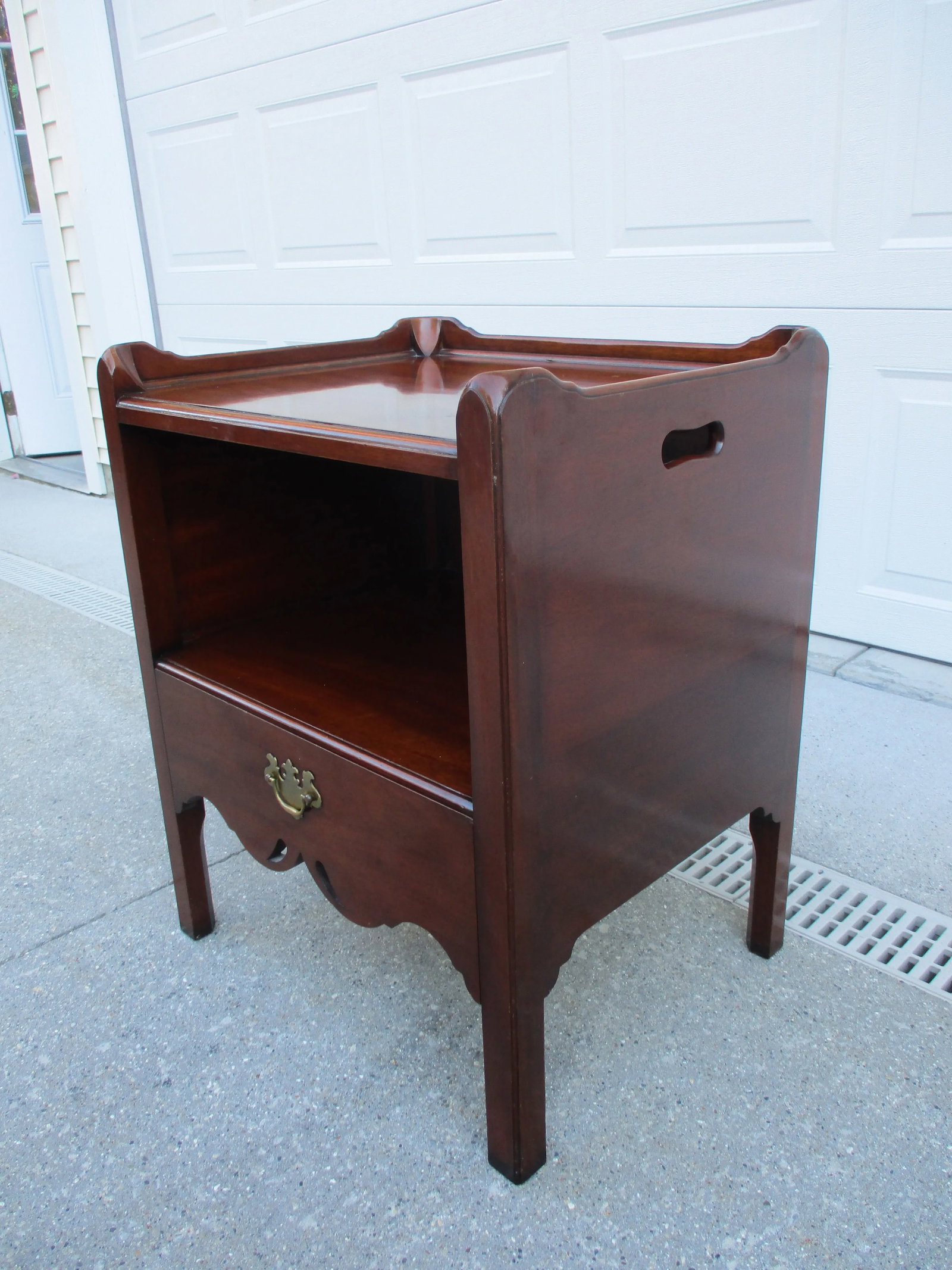 Georgian Mahogany Bedside Table or Nightstand - 6