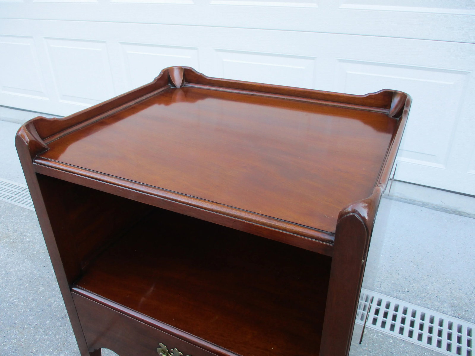 Georgian Mahogany Bedside Table or Nightstand - 9