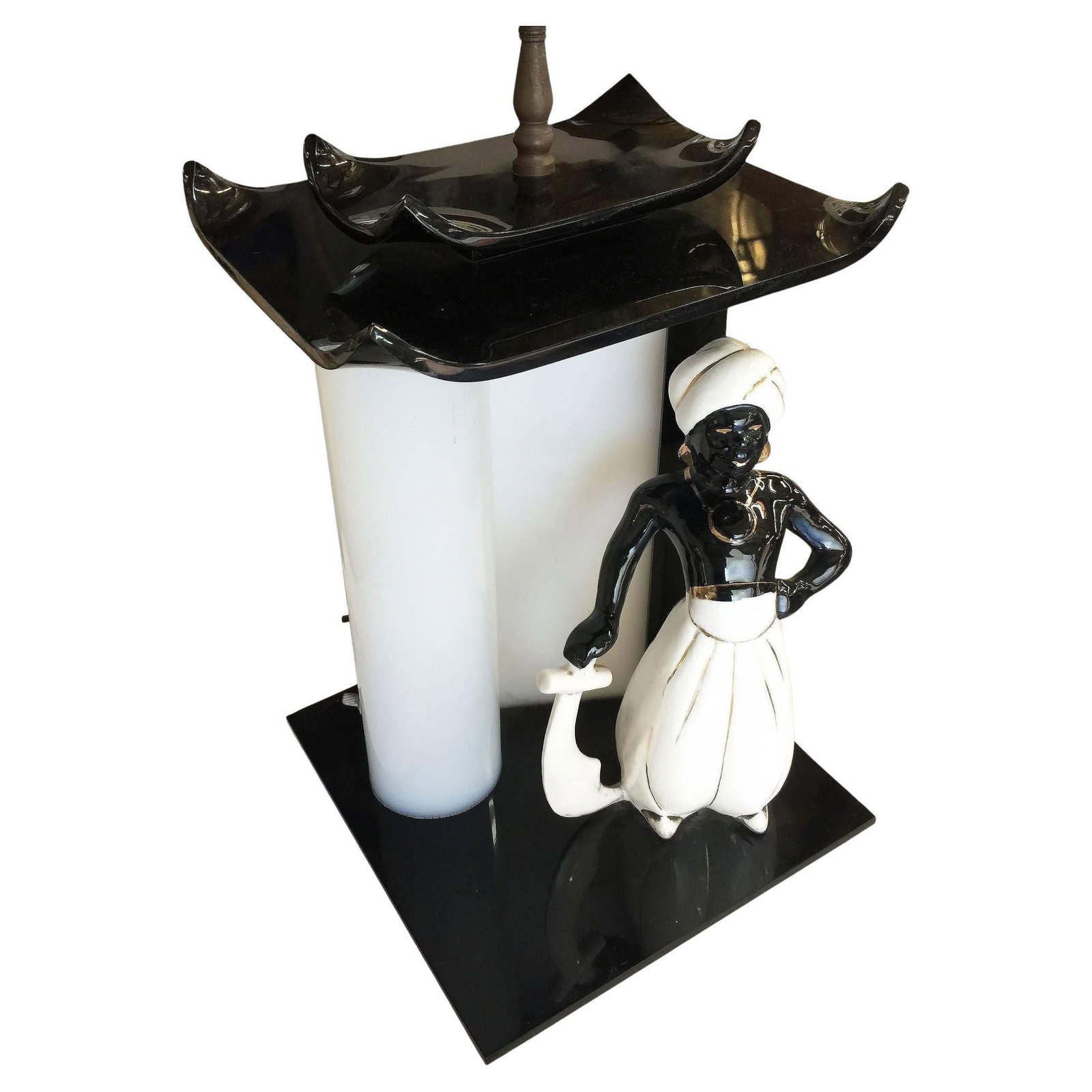 Midcentury Arabian Inspired Lucite Sculptural Lamp by Moss (1 of 20)