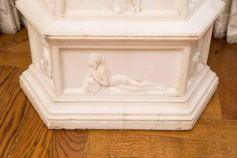 19th Century Italian Carrara Marble Pedestal, Neoclassical Carvings, Figural - 7