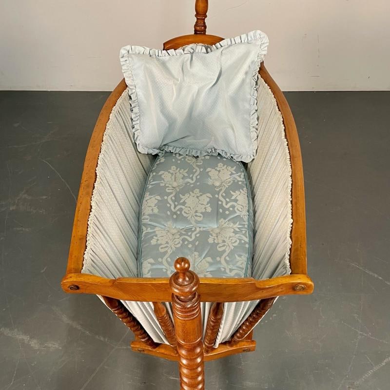 French Spindled 19th Century Walnut Decorative Cradle, Swan Motif - 11