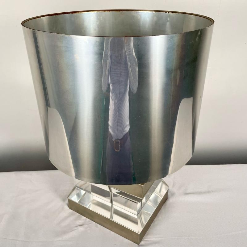 Mid-Century Modern Lucite and Chrome Table / Desk Lamp, Karl Springer Style - 7