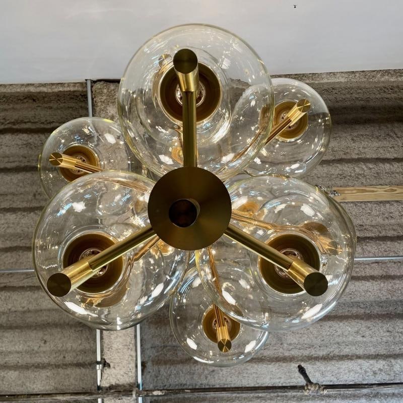 Pair of Monumental Mid-Century Modern Style Chandeliers in Amber Glass and Brass - 7