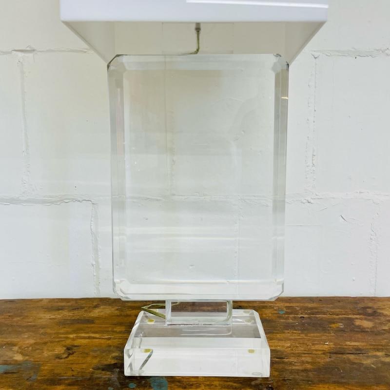 Single Lucite and Brass Mid-Century Modern Art Deco Style Table / Desk Lamp - 7