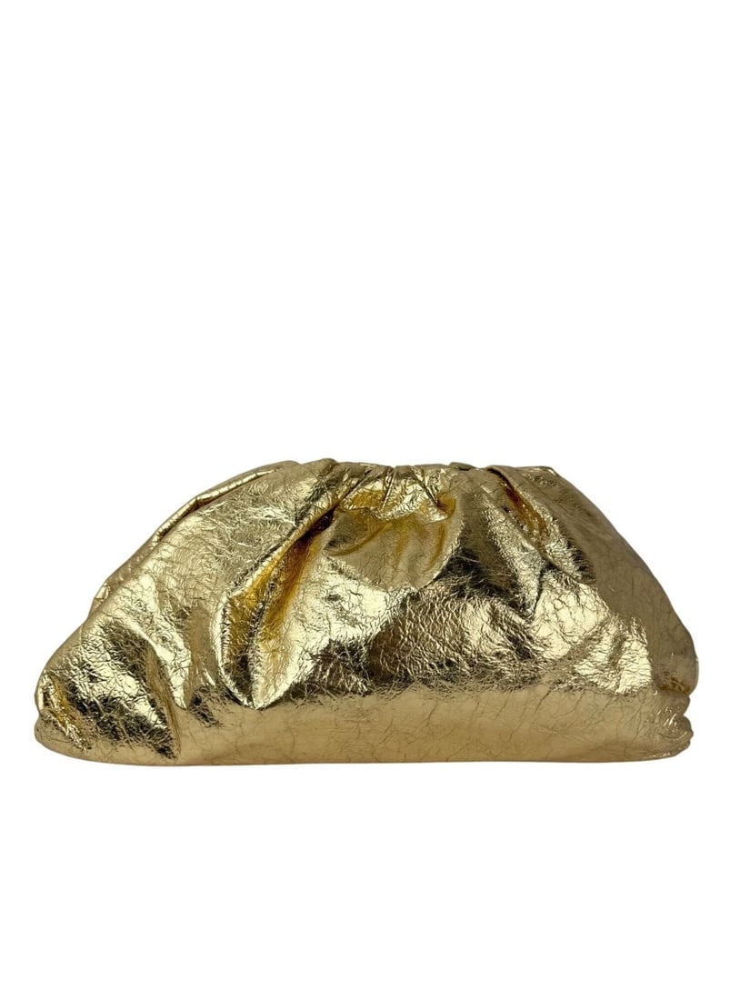 Bottega Veneta Metallic Gold Crinkled Lambskin The Pouch Oversized Clutch Bag E: Title: Bottega Veneta Metallic Gold Crinkled Lambskin The Pouch Oversized Clutch Bag E Description: Pre-Owned 100% Authentic Bottega Veneta Metallic Gold Crinkled Lambskin The Pouch Oversized Clutch