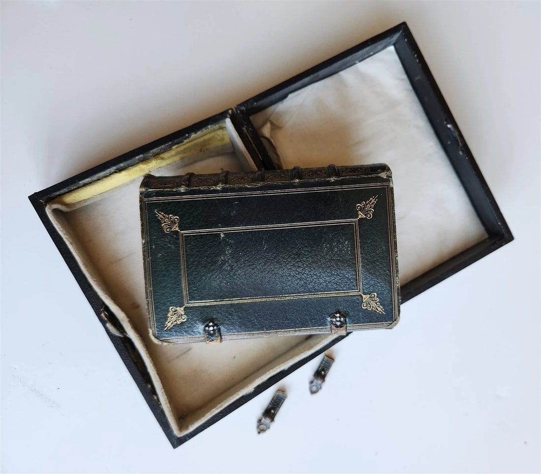 1840s PAROSSIEN ROMAIN antique FRENCH DEVOTIONAL BOOK w/ BOX (1 of 9)