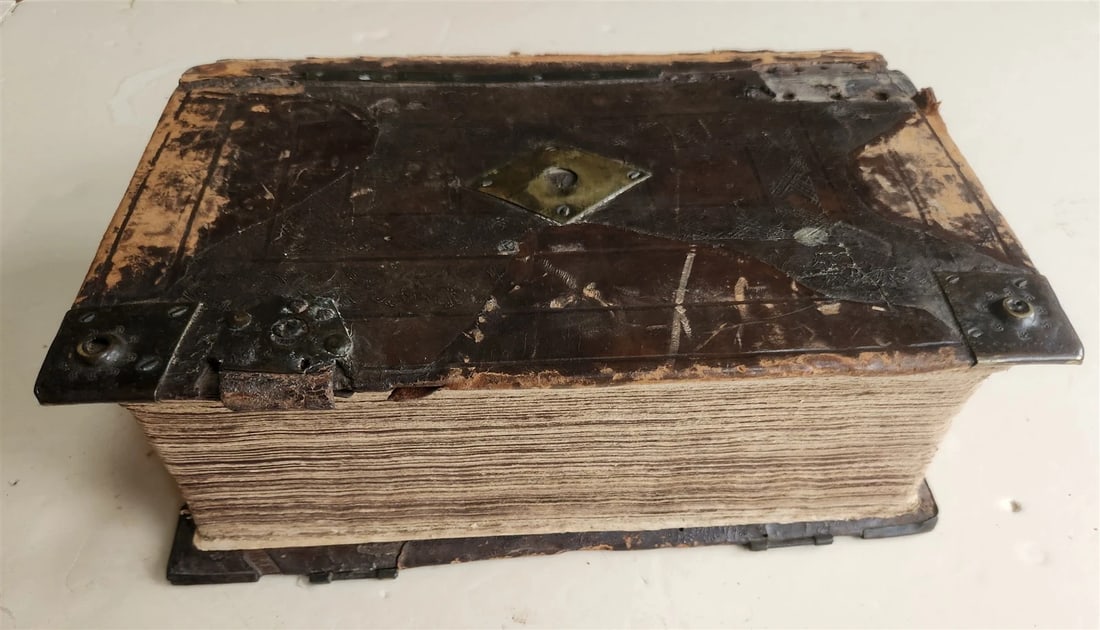 1610 BIBLE in ENGLISH by ROBERT BARKER antique GENEVA VERSION - 4