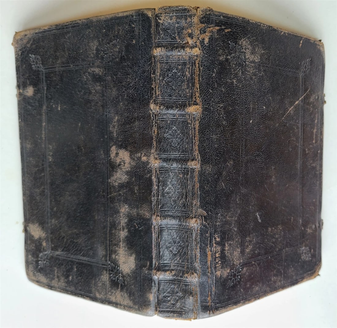 1647 L'OFFICE DE LA SEMAINE SAINCTE antique MISSAL BREVIARY: Title: 1647 L'OFFICE DE LA SEMAINE SAINCTE antique MISSAL BREVIARY Description: L'OFFICE DE LA SEMAINE SAINCTE rare copy of this precious liturgical guide for Holy Week, the missal and the Roman brevi