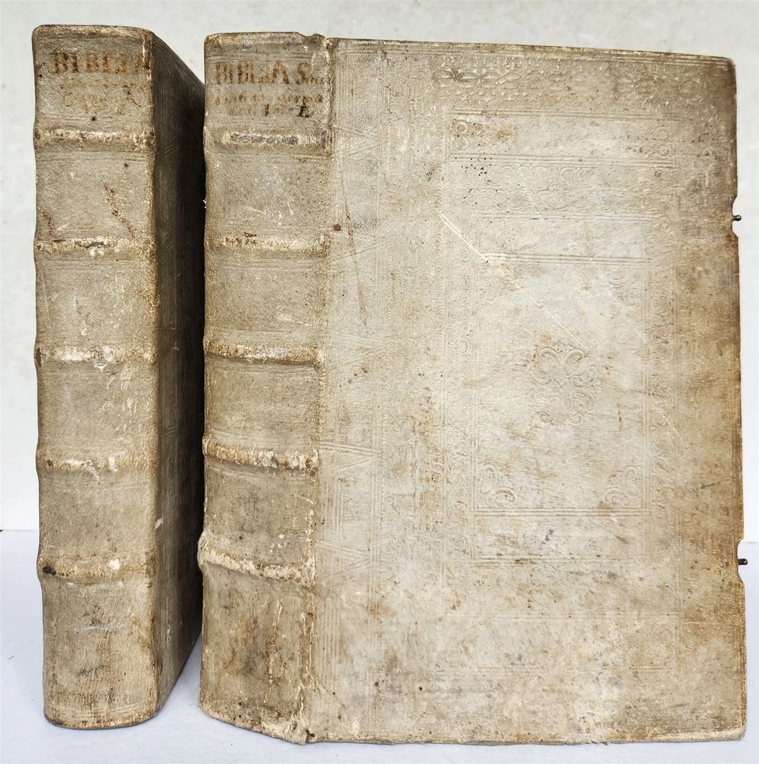 1737 BIBLE in LATIN & GERMAN 2 VOLUMES PIGSKIN BOUND FOLIO antique (1 of 9)